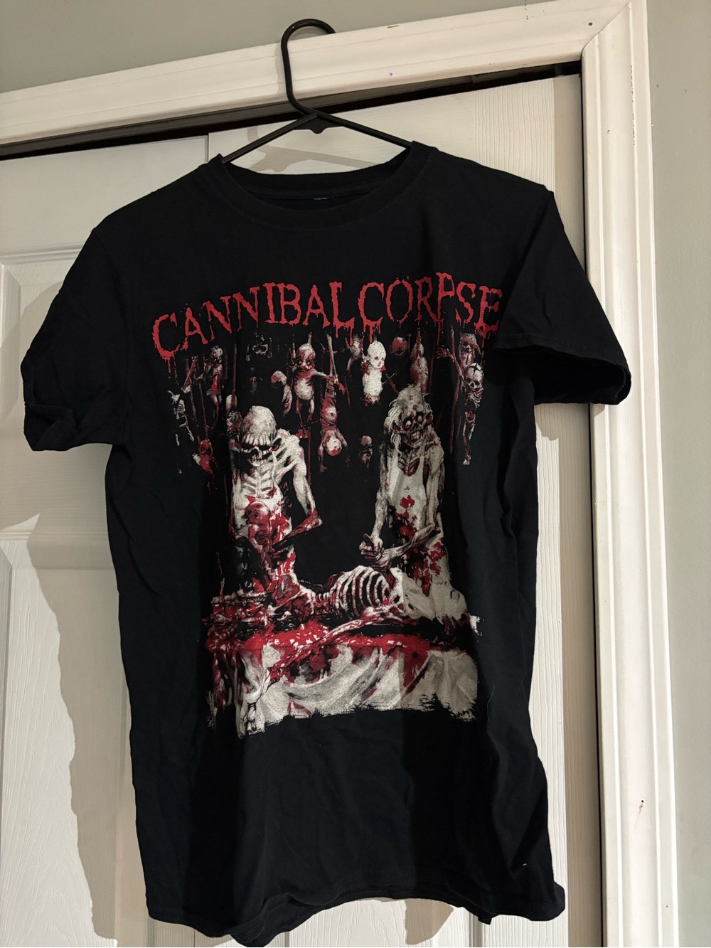 Graphic Band Tee in Black and Red